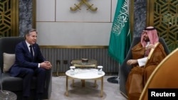امریکی وزیرِ خارجہ اینٹنی بلنکن کی جدہ میں سعودی شہزادہ محمد بن سلمان سے ملاقات۔