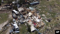  امریکی ریاست ٹکساس کے علاقے ویلی ویو میں ٹورنیڈو کے بعد تباہی کا ایک منظر فوٹو اے پی ، 26 مئی 2026