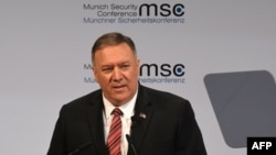 امریکی وزیر خارجہ مائیک پومپیو میونخ میں ہونے والی 56 ویں سیکیورٹی کانفرنس میں تقریر کر رہے ہیں۔ 16 فروری 2020