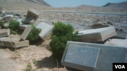تہران کے خاواران قبرستان میں بہائیوں کی قبروں کو پہلے اکھاڑا گیا اور پھر بلڈوزر پھیر کر زمین ہموار کر دی گئی۔ 